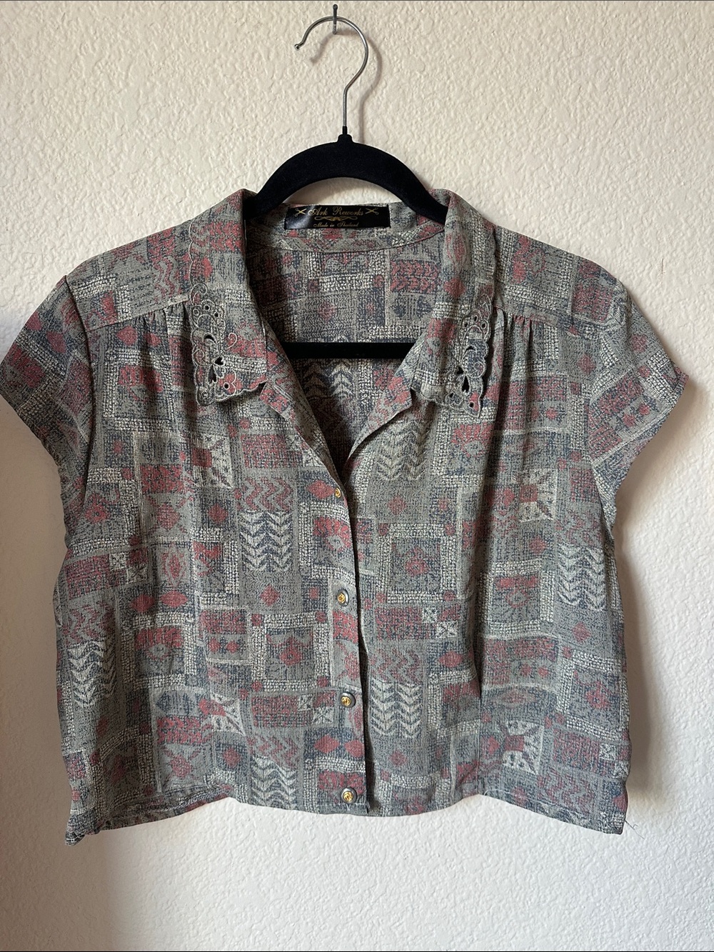 Button-Front Short Sleeve Blouse in Gray and Dusty Rose